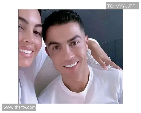 足球明星C罗妻子最新美照曝光引发热议网友纷纷点赞评论不断