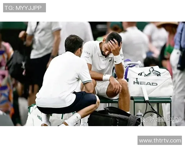 足球明星面对嘘声依然自信庆祝展现风采与坚持精神